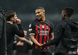 波兰客场战平意大利，米利克表现出色